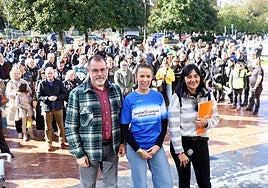 Carlos Javier Alonso Negreira, María Ángeles Rodríguez y Gema Rodríguez en la concentración.