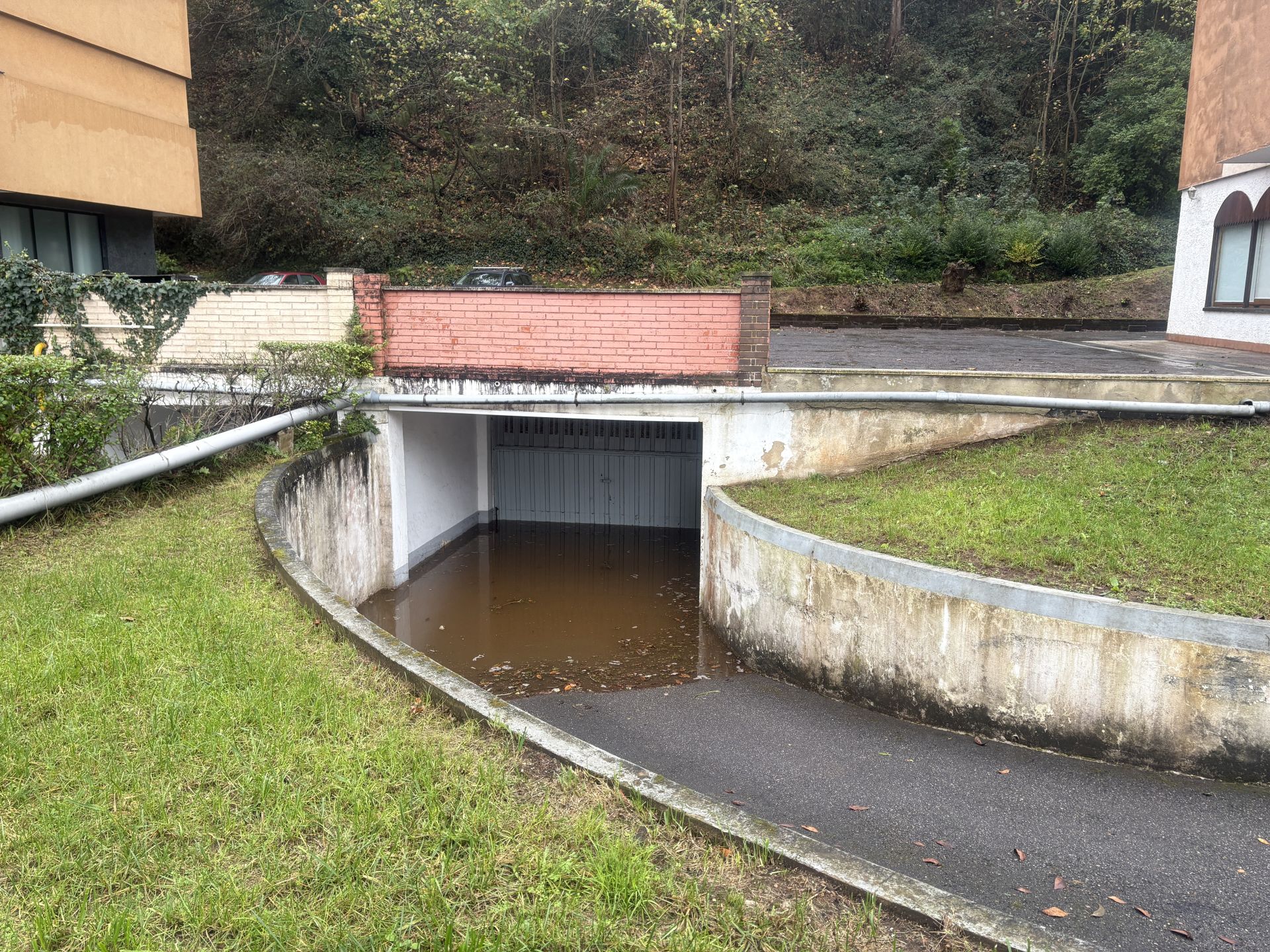 Salinas. Garaje inundado en la calle Doctor Graíño 
