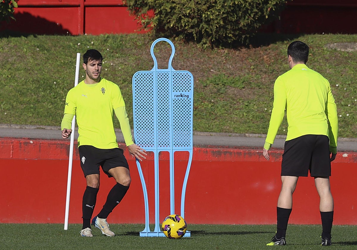 Róber Pier, hoy jugador del Atlas, en un entrenamiento del curso pasado en Mareo.