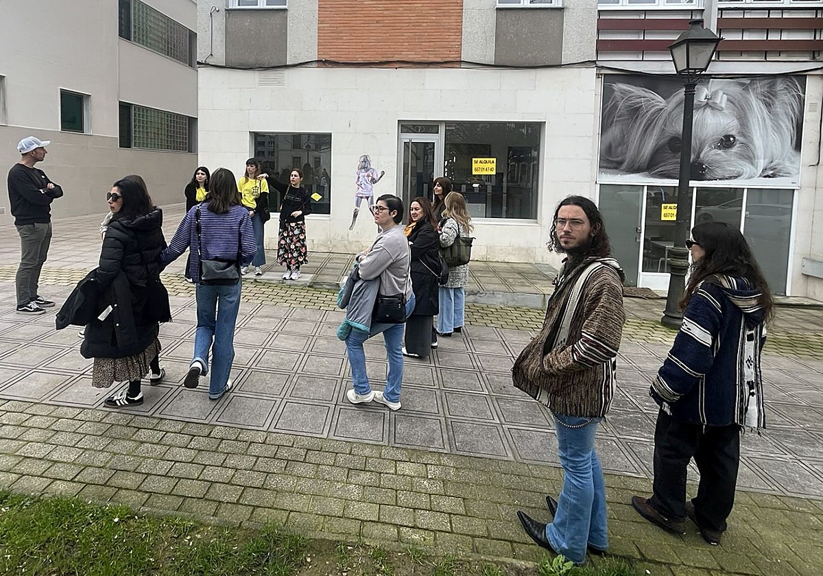 Una ruta visitando obras de arte urbano de La Pola, la edición anterior.