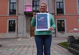 La edil Patricia Redondo, con el cartel de la prueba.