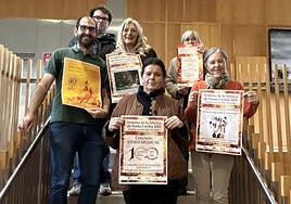 La edil de Cultura, Aurora Ciuenfuegos (centro), con Víctor Peinó Ornia, nuevo director del Bandín; Carlos González, presidente de ASAM; Ana Elena Suárez y Mónica Nachón, de Siero Musical e Isabel González, directora de la Fundación Municipal de Cultura de Siero.