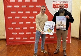 Iván Fernández y Bras Rodrigo sujetan los carteles del festival indio.