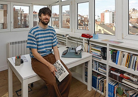 Imagen de archivo de David Uclés al inicio de su residencia literaria en Gijón.