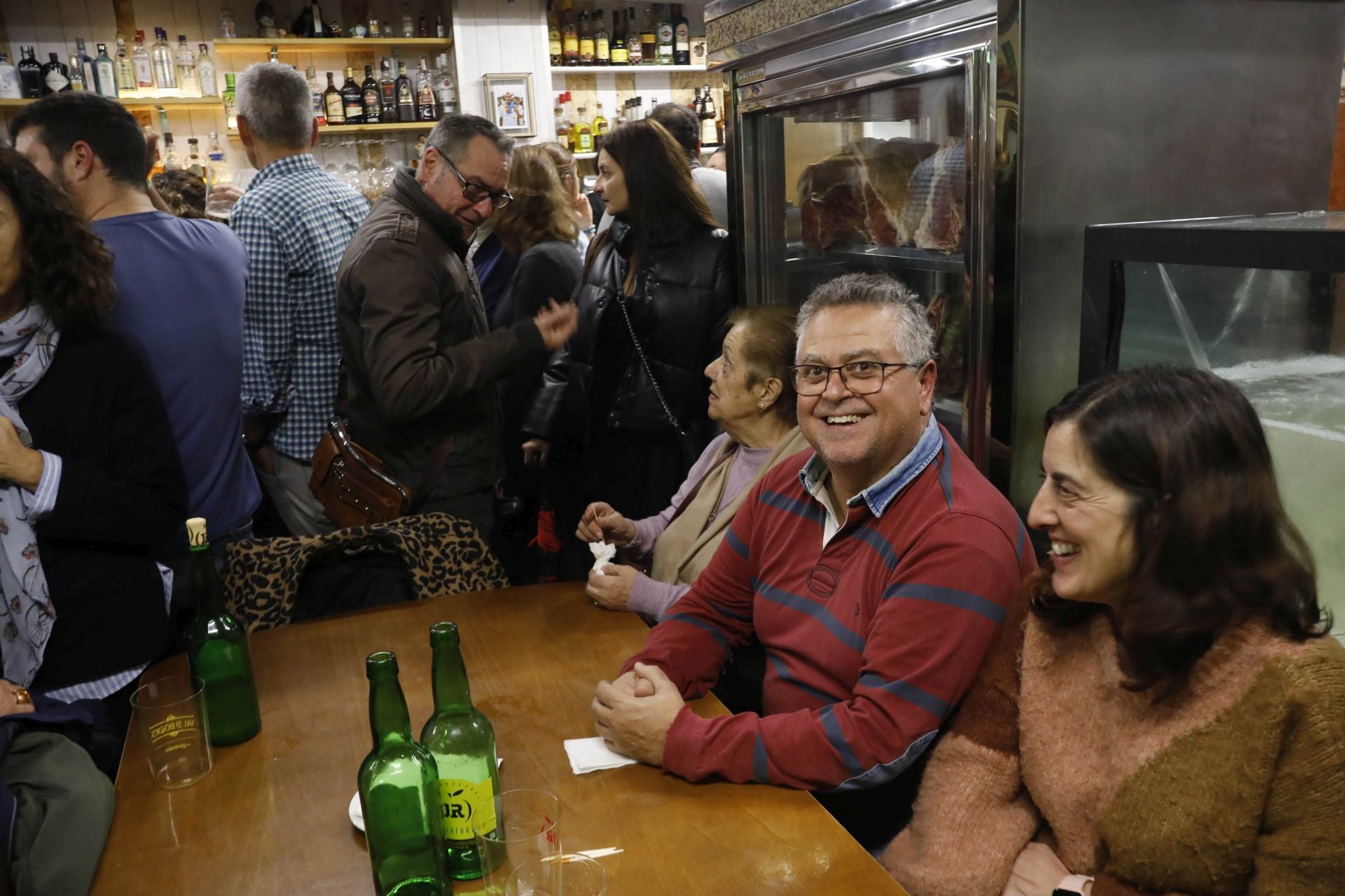 Lleno total en la reapertura de la sidrería Chaflán de Gijón