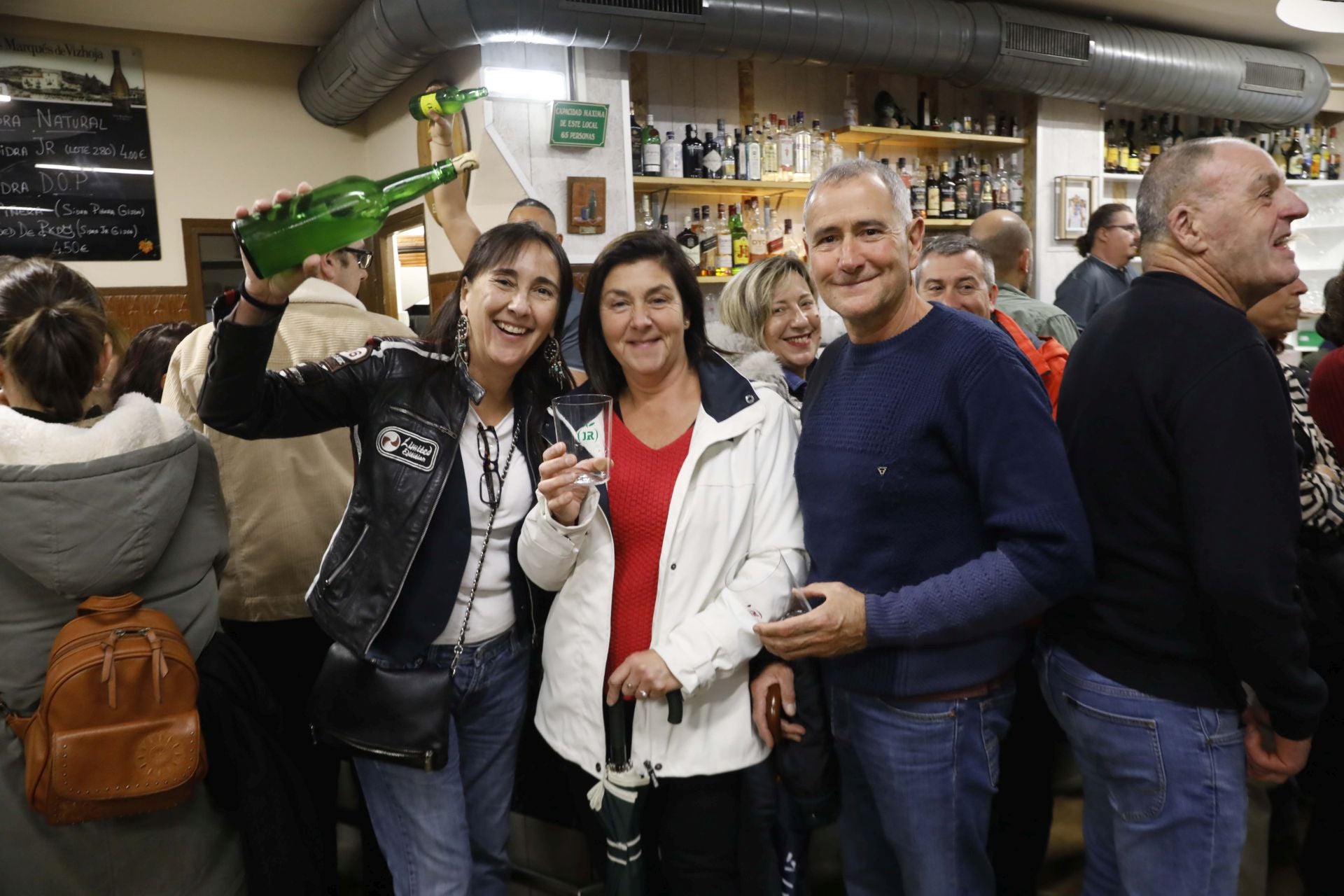 Lleno total en la reapertura de la sidrería Chaflán de Gijón