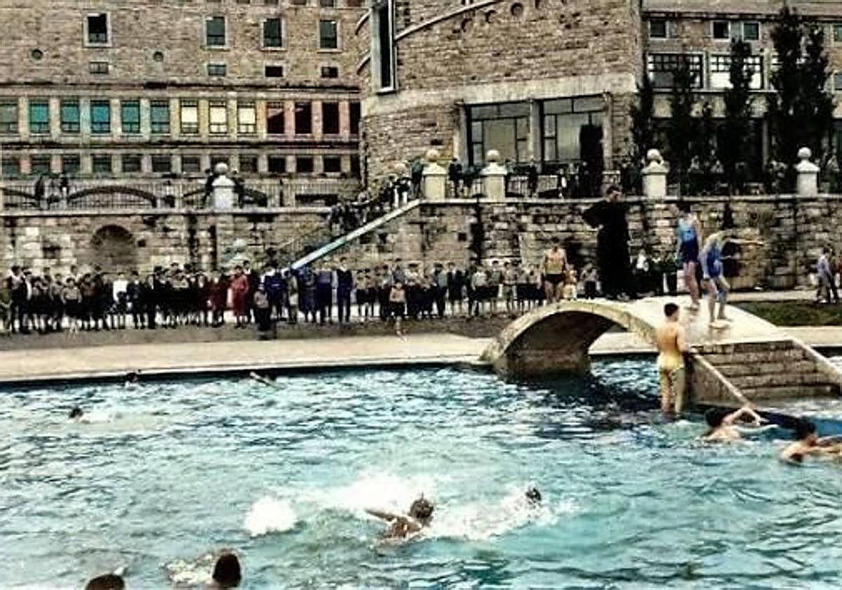 Las piscinas de la Universidad Laboral cuando aún estaban en uso.