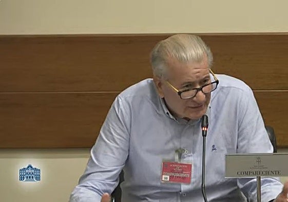 El secretario de Colminas, en la Junta General.