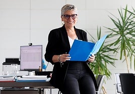 La consejera de Salud, Concepción Saavedra, en su despacho.