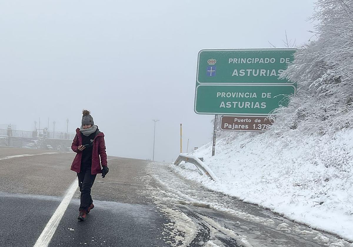 Las imágenes que deja la primera nevada del otoño en Asturias