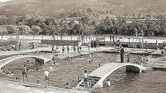 La piscina de la Laboral y su antiguo esplendor