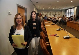 Las exalcaldesas de Castrillón, Ángela Vallina y Yasmina Triguero.