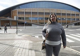 Blanca Fernández, delante del Palacio de los Deportes.