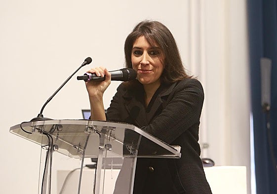 Ana Bernal, en un momento de la conferencia sobre los bulos machistas que ofreció en la Universidad Laboral.