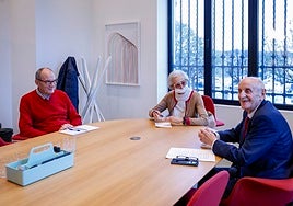 Jesús Sanjurjo, Laura González e Isidro Fernández Rozada, en EL COMERCIO.