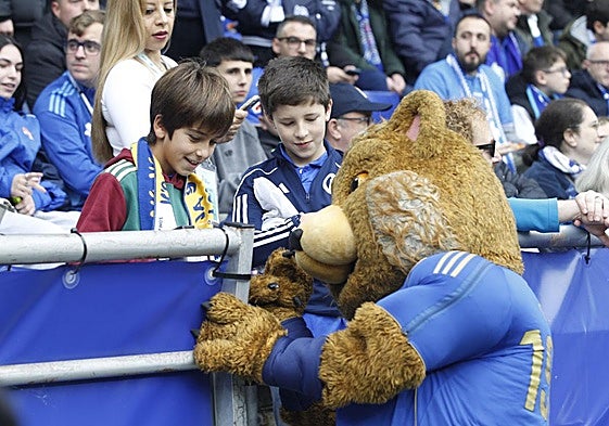 ¿Estuviste en el Tartiere? ¡Búscate en las fotos del Real Oviedo - Rayo Vallecano!
