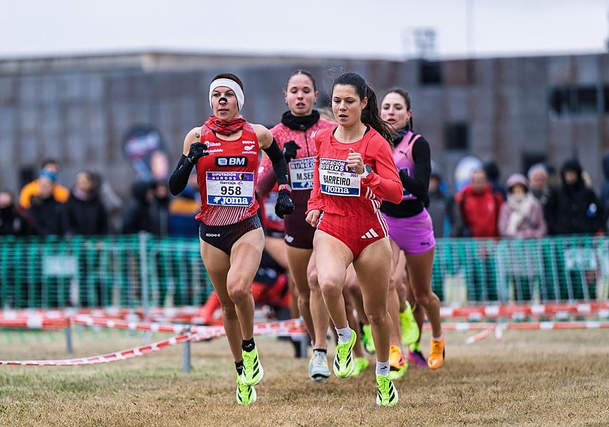 Isabel Barreiro, a la derecha, este domingo, en Atapuerca.