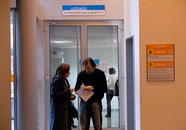 Imagen de la entrada al Juzgado de Violencia sobre la Mujer de Oviedo.