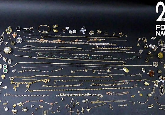 Algunas de las joyas incautadas a la detenida