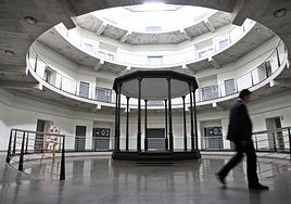 El panóptico de la antigua cárcel modelo de Oviedo, ahora Archivo Histórico Provincial, coronado por una enorme cúpula.