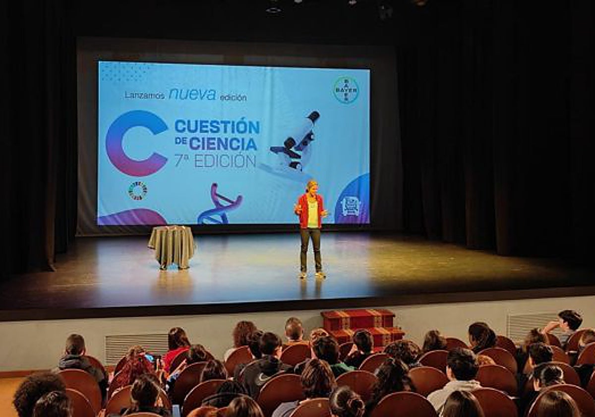 Presentación de la nueva edición de Cuestión de Ciencia en Langreo.