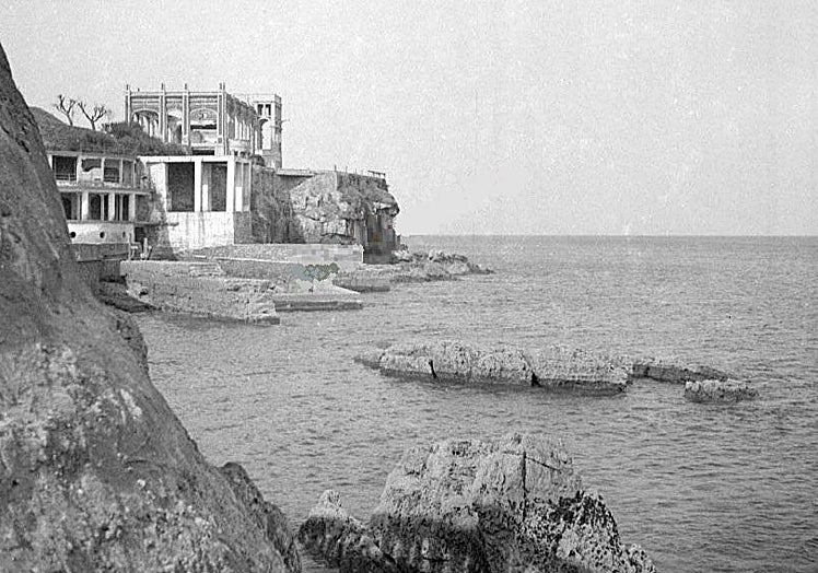 Imagen de los daños sufridos en 1937 por el Club de Regatas.