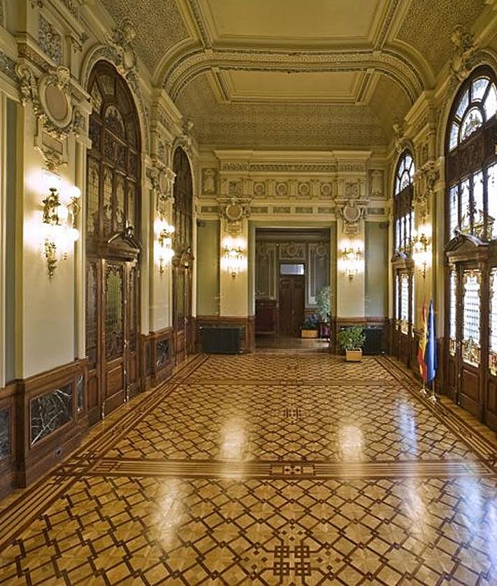 Imagen secundaria 2 - Sala de la Constitución (arriba), Sala Argüelles (izquierda) y Salón Europa (derecha).