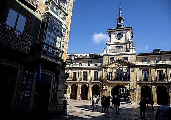 Fachada del Ayuntamiento de Oviedo.
