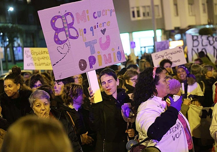 Clamor en Avilés contra la violencia de género: así te hemos contado la manifestación