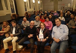 Jorge Espina, Paz Fernández Felgueroso y Jorge Carrillo, este martes, en la presentación del libro 'Luchadoras' en el Antiguo Instituto, en Gijón.