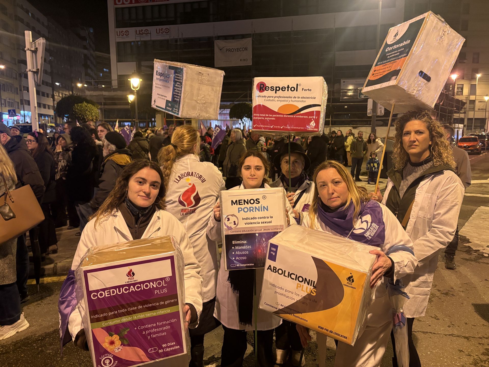 La manifestación contra la violencia machista en Avilés en imágenes