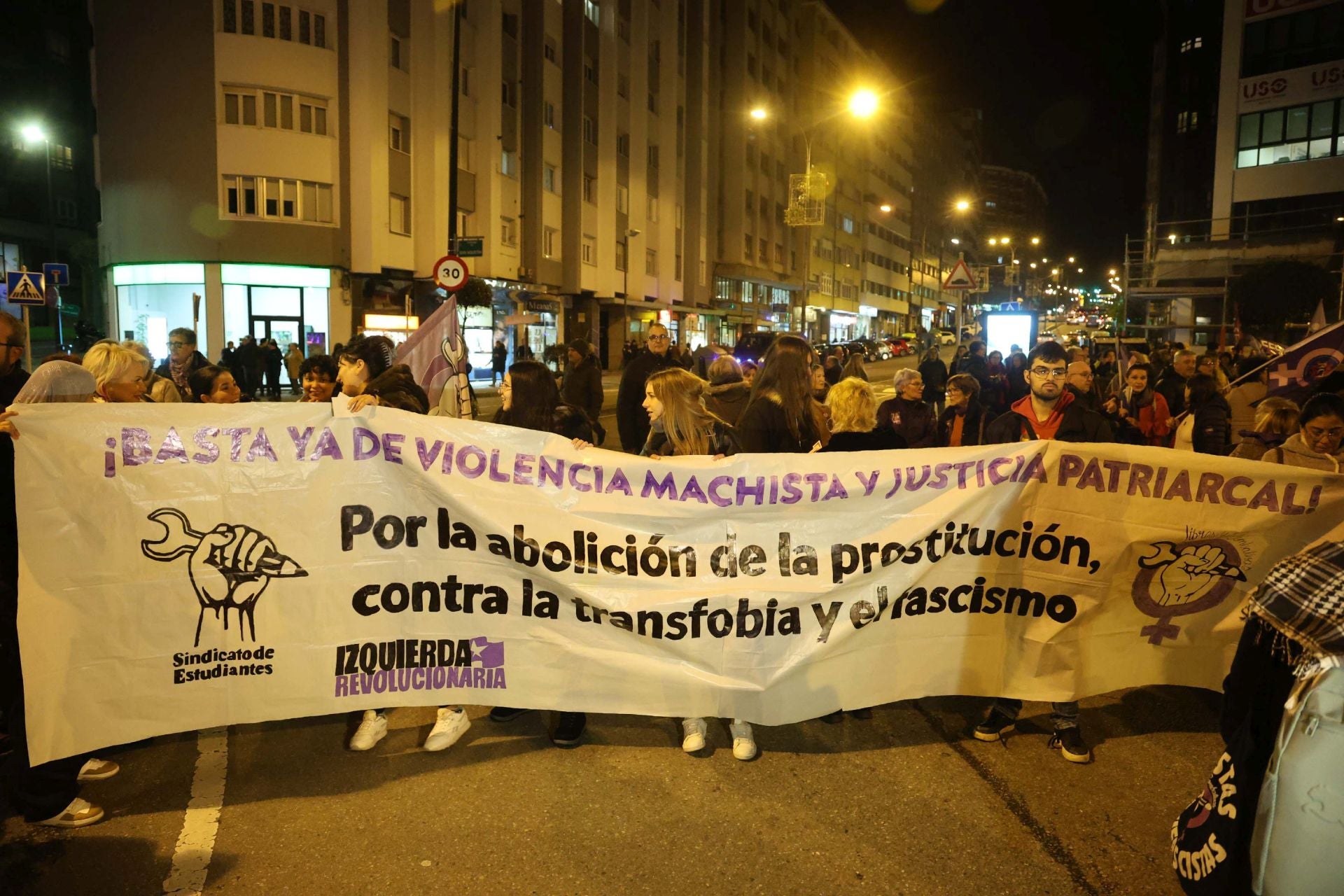 La manifestación contra la violencia machista en Avilés en imágenes
