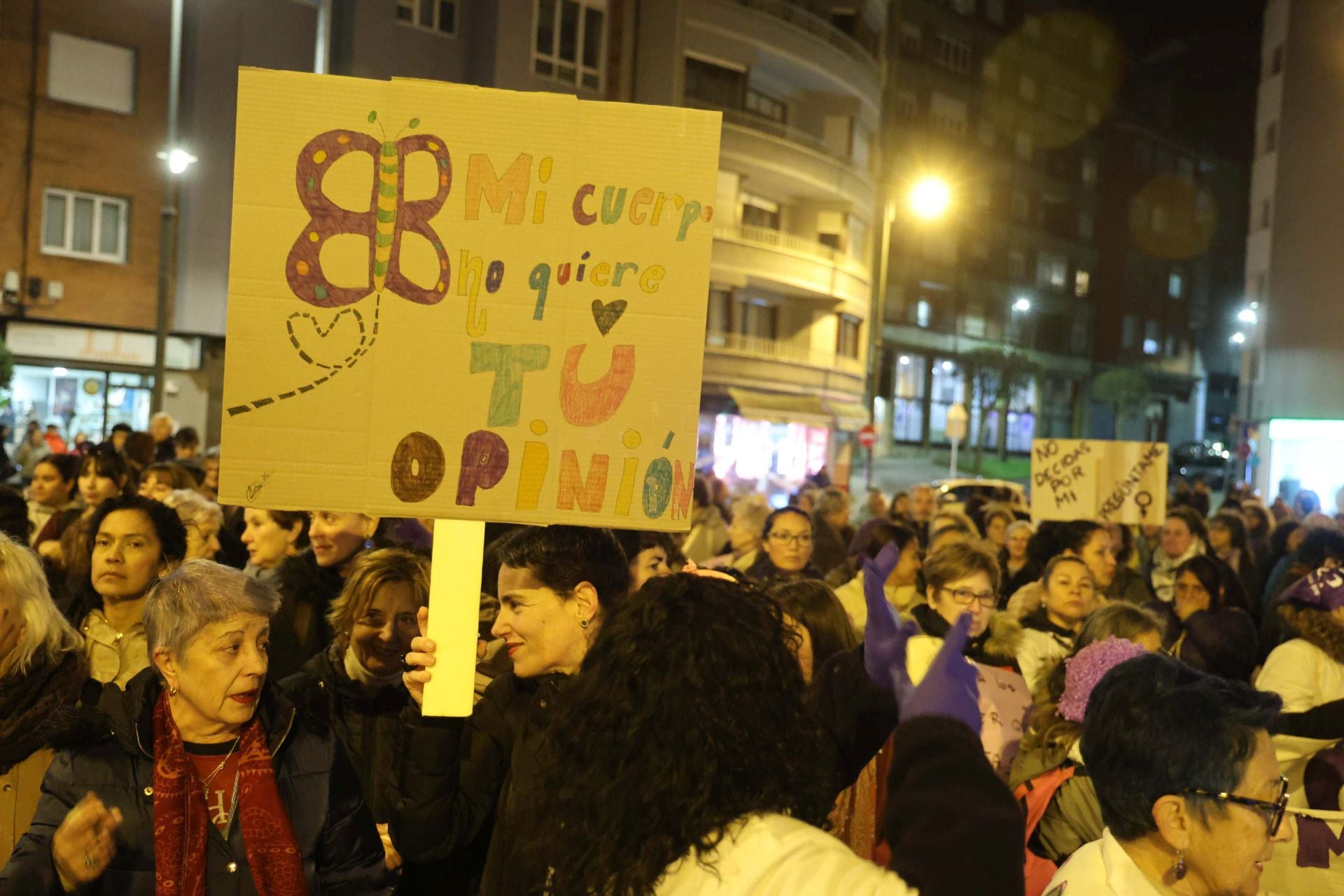 La manifestación contra la violencia machista en Avilés en imágenes