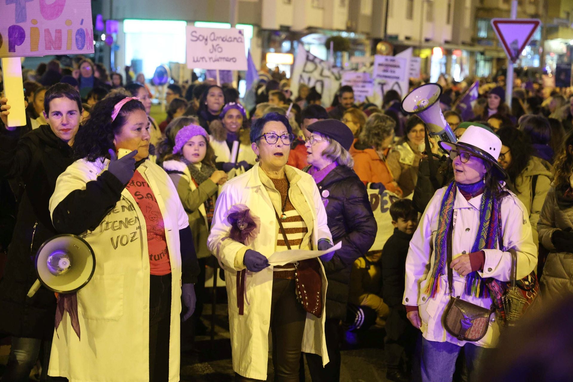 La manifestación contra la violencia machista en Avilés en imágenes