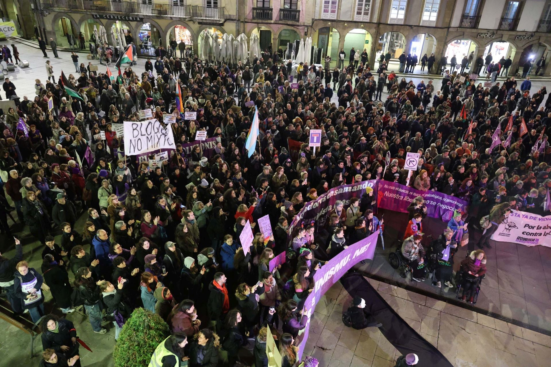 La manifestación contra la violencia machista en Avilés en imágenes