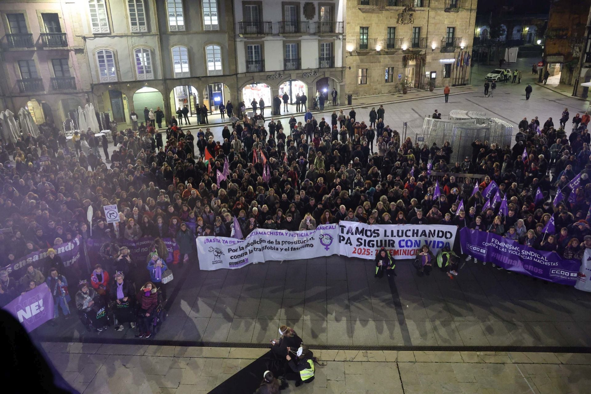 La manifestación contra la violencia machista en Avilés en imágenes