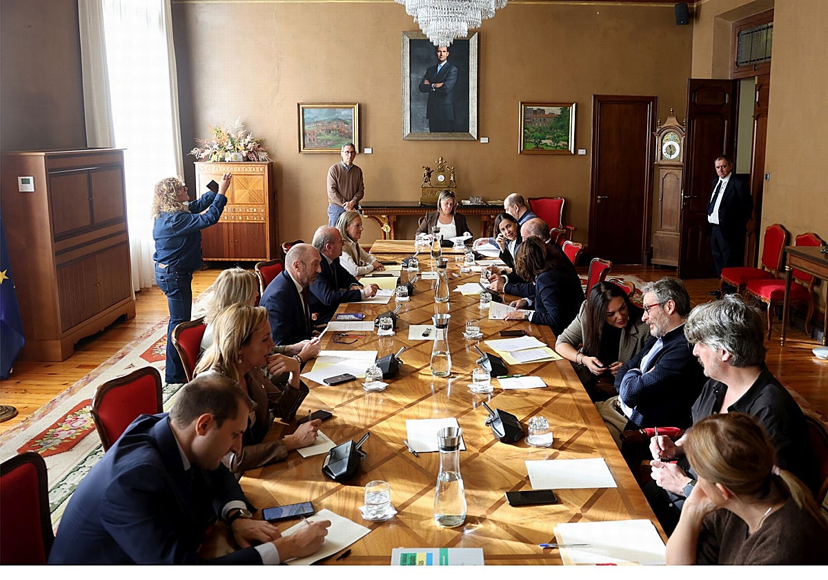 Diputados en una reunión de la Junta de Portavoces.