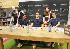 Los jugadores del Sporting firmaron autógrafos en El Corte Inglés