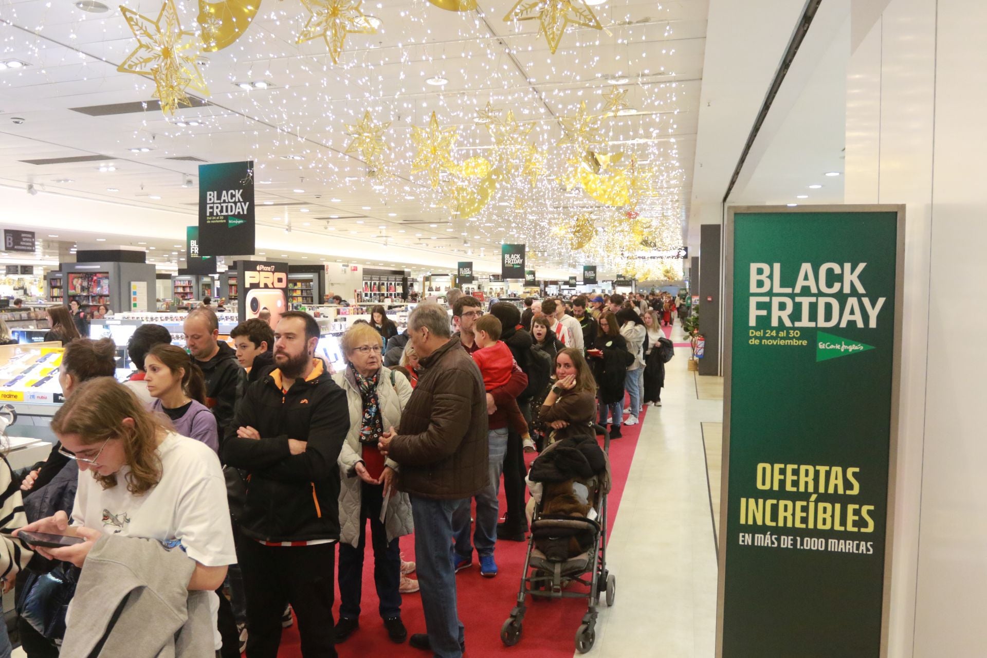 Los jugadores del Sporting firmaron autógrafos en El Corte Inglés