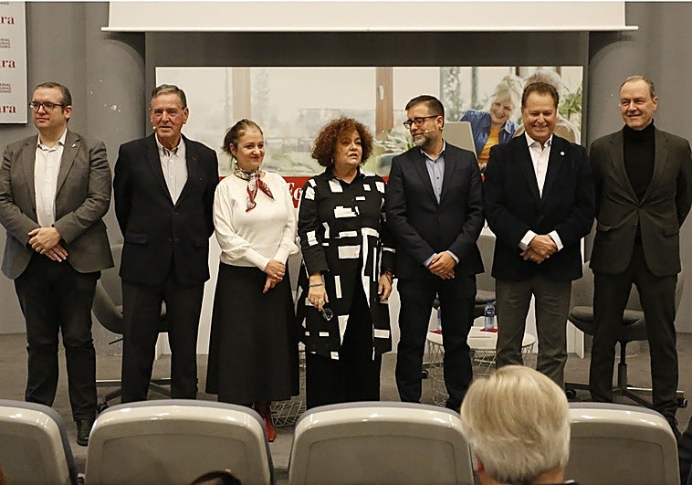 Por la izquierda, José Antonio Garmón, Guillermo Díaz, Almudena Cueto, Marta del Arco, Miguel Rojo, Félix Baragaño y Alberto González.