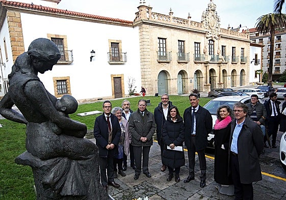 Nacho Cuesta, María Teresa Prendes, Juan Carlos Herrero-Orrio, Alfredo Canteli, Javier Jové, Clara Sierra, Manuel Cifuentes, Luisa Álvarez y Marce Raigoso.