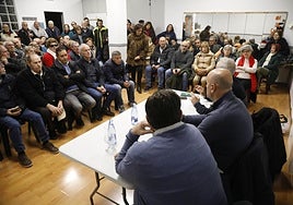 Asamblea informativa sobre el parking de avenida de Portugal, este miércoles, en El Polígono.