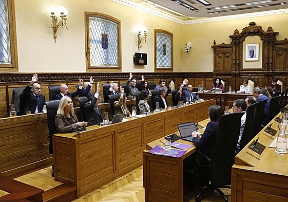 Momento de la aprobación de los presupuestos en el pleno de Gijón.