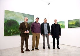 El conservador del museo, Gabino Busto; el comisario, Juan Llano; el artista, Alberto Ámez, y el director de Patrimonio, Pablo León.