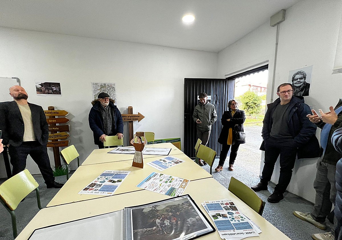 Inauguración del aula ConCiencia Histórica en el IES César Rodríguez, en Grado.