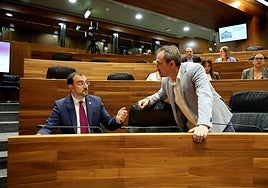 Adrián Barbón y Ovidio Zapico, en la Junta General.