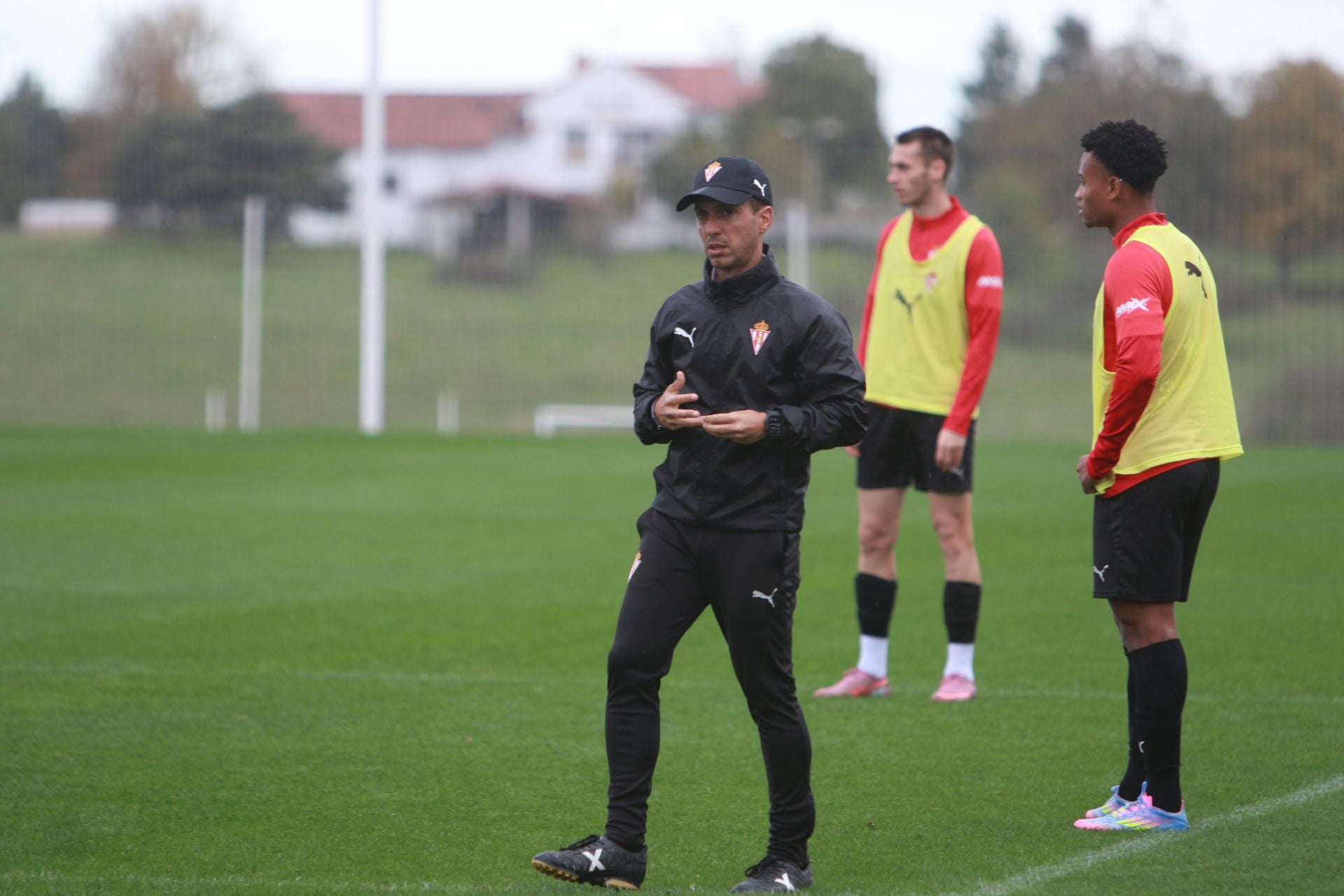 Borja Jiménez, en un entrenamiento con el Sporting de Gijón.