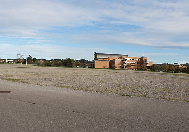 Parcela en la que se ubicará la futura residencia universitaria de Gijón.