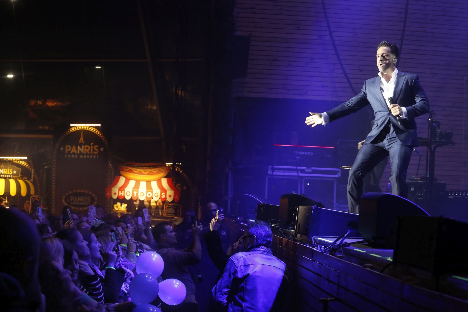 David Bustamante llena el Gijón Arena