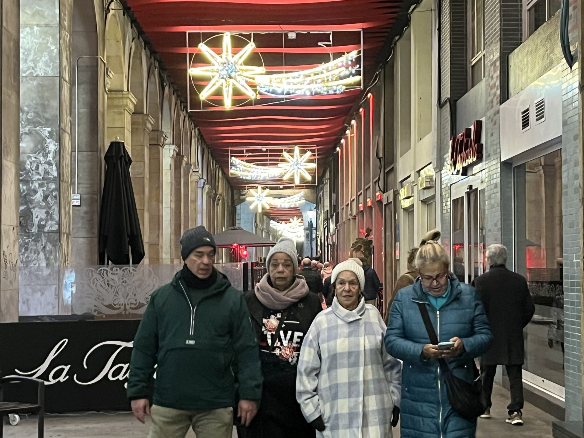 La Navidad ya deslumbra en Gijón: las luces navideñas que no te puedes perder